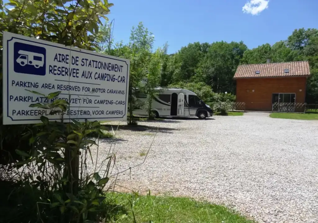 Places stabilisées - Emplacement 35m2 - Avec électricité